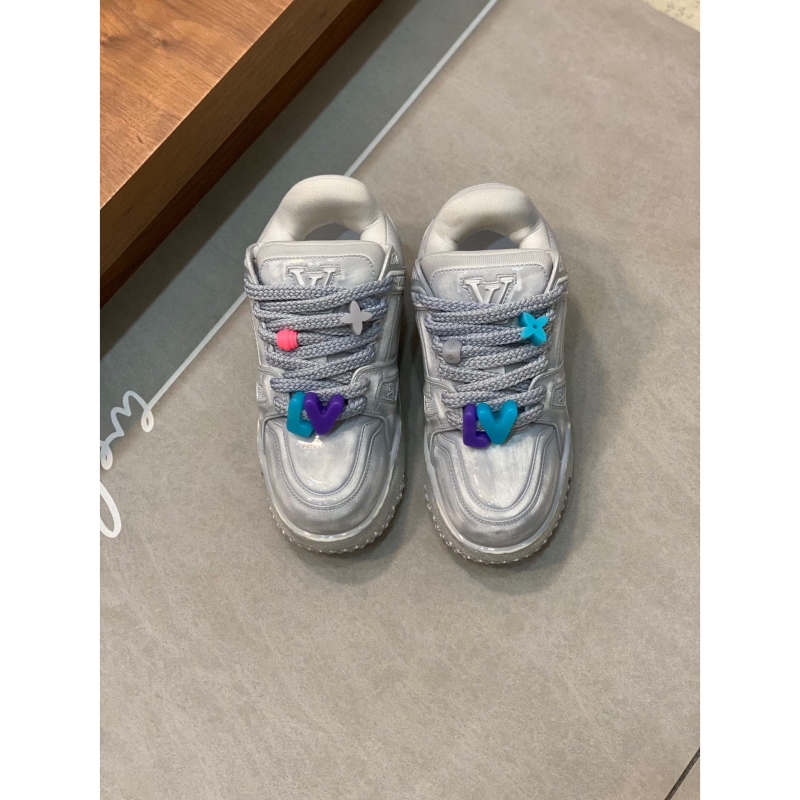 l**is V*t*n sneakers